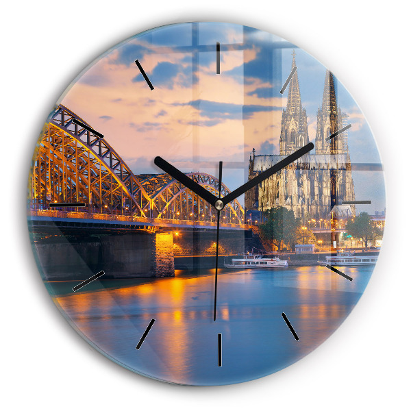 Okrúhle hodiny Pohľad na radnicu