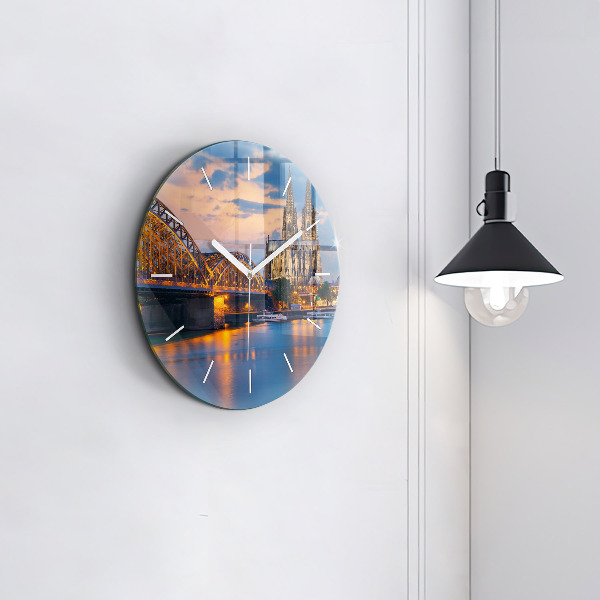 Okrúhle hodiny Pohľad na radnicu