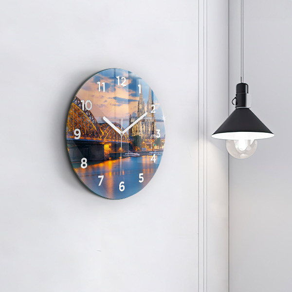 Okrúhle hodiny Pohľad na radnicu