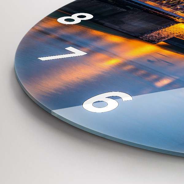 Okrúhle hodiny Pohľad na radnicu