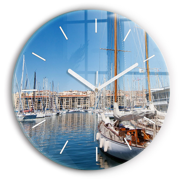 Okrúhle hodiny Marina v Marseille vo Francúzsku