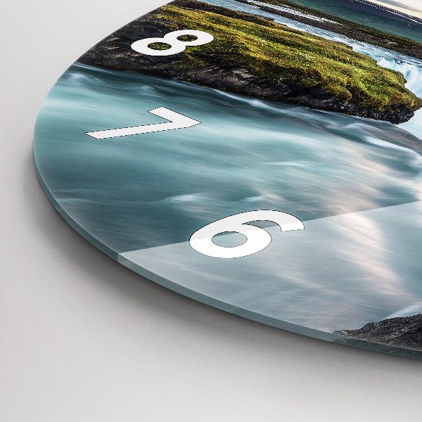 Okrúhle hodiny Krajina s vodopádom