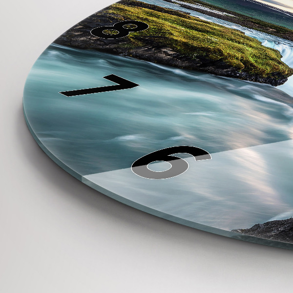 Okrúhle hodiny Krajina s vodopádom