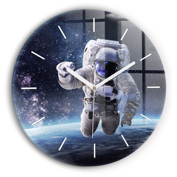 Okrúhle hodiny Astronaut nad zemou